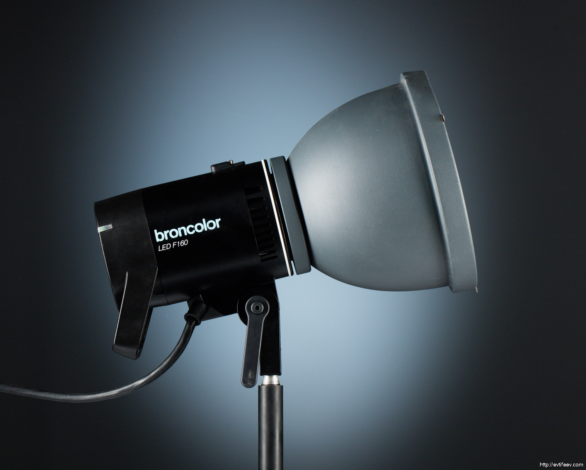 Первые впечатления от светодиодного источника света Broncolor LED F160